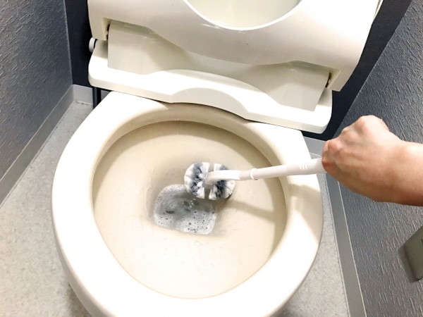 トイレつまりで使用する薬品の注意点とは アクア救急センター トイレつまり 水漏れの修理
