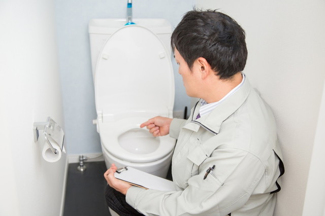 嘔吐物が原因でトイレがつまった時には アクア救急センター トイレつまり 水漏れの修理